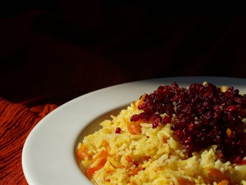 Gekochter Reis mit Kurkuma